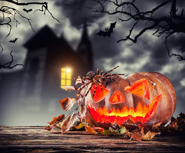 Spaventoso halloween zucca con orrore sfondo — Foto Stock