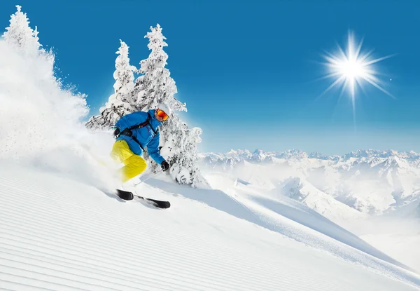 Skier on piste running downhill — Stock Photo, Image