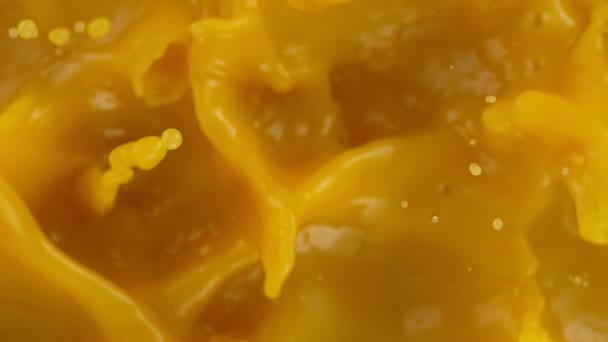 Super Langzame Beweging Van Het Gieten Van Sinaasappelsap Gefilmd Hoge — Stockvideo