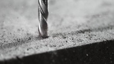 Betonu delen matkabın detaylarını çok yavaş çekiyoruz. Çok yüksek hızlı sinema kamerası, 1000 fp..