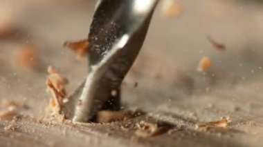 Tahtayı delen matkapla ilgili çok yavaş bir detay. Yüksek hızlı sinema kamerası, 1000 fps..
