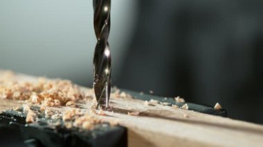 Tahtayı delen matkapla ilgili çok yavaş bir detay. Yüksek hızlı sinema kamerası, 1000 fps..