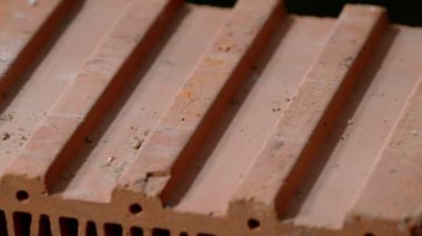 Balyozun tuğlaya çarpması çok yavaş bir olay. Çok yüksek hızlı sinema kamerası, 1000 fp..