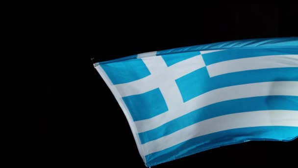 Super Zpomalení Vlnění Vlajky Řecka Izolované Černém Pozadí Natočeno Vysokorychlostní — Stock video