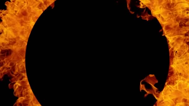 Супер Повільний Рух Крупним Планом Вогняного Кола Ізольовано Чорному Тлі — стокове відео