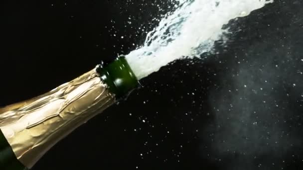 Super Zeitlupe Der Champagner Explosion Die Champagnerflaschen Nahaufnahme Öffnet Gefilmt — Stockvideo
