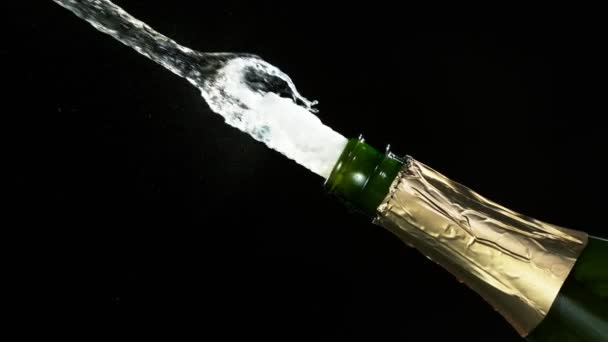 Super Lent Mouvement Explosion Champagne Ouverture Bouteille Champagne Gros Plan — Video