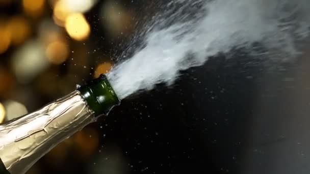 Super Lent Mouvement Explosion Champagne Ouverture Bouteille Champagne Gros Plan — Video