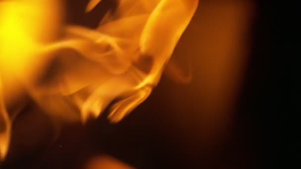 超慢运动的火焰隔离在黑色背景 用高速相机拍摄 1000 Fps — 图库视频影像