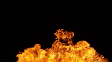 Siyah arka planda izole edilmiş süper yavaş ateş patlaması. Yüksek hızlı sinema kamerası, 1000 fps.