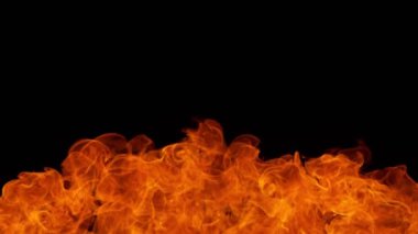 Siyah arka planda izole edilmiş süper yavaş ateş patlaması. Yüksek hızlı sinema kamerası, 1000 fps.