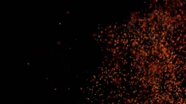 Siyah arka planda izole edilmiş çok yavaş ateş kıvılcımları. Yüksek hızlı kamera, 1000 fps.