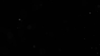 Siyah zemine düşen yapay karın süper yavaş çekimi. Yüksek hızlı sinema kamerası, 1000fps.