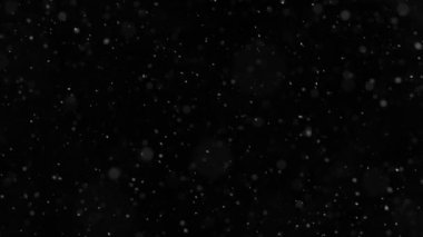 Siyah zemine düşen yapay karın süper yavaş çekimi. Yüksek hızlı sinema kamerası, 1000fps.