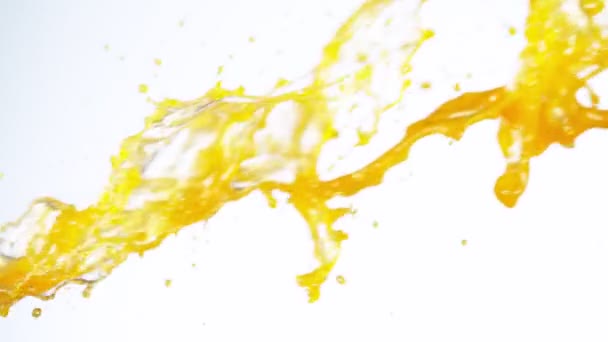 Super Zpomalený Pohyb Oranžových Skvrn Bílém Pozadí Natočeno Vysokorychlostní Kameře — Stock video