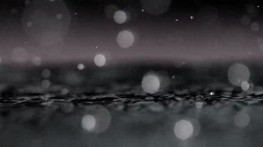 Makro mercekle çekilen su damlalarının süper yavaş çekimi. Çok hızlı bir kamerayla çekildi, 1000 fps..