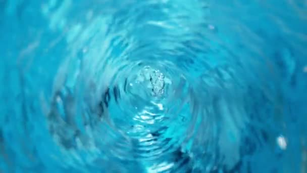 Super Langzame Beweging Van Draaiend Water Twistervorm Met Zoomcamerabeweging Gefilmd — Stockvideo