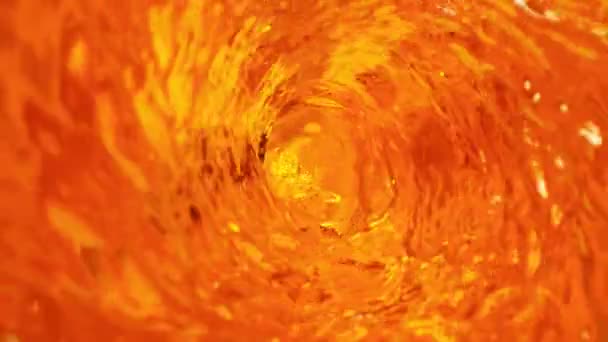 Yakıt Yağının Viskinin Romun Konyağın Kamera Hareketli Süper Yavaş Akışı — Stok video