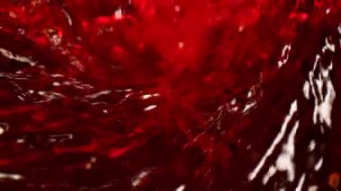 Kıvrımlı kırmızı şarabın çok yavaş bir şekilde dökülmesi. Yüksek hızlı sinema kamerası, 1000 fps..