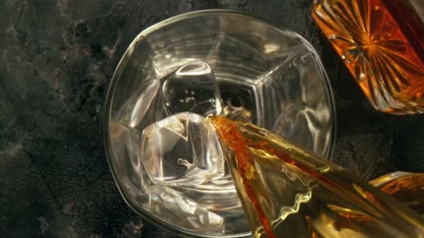Super Slow Motion Pouring Whiskey Rum Camera Motion Filmed High — Stock Video