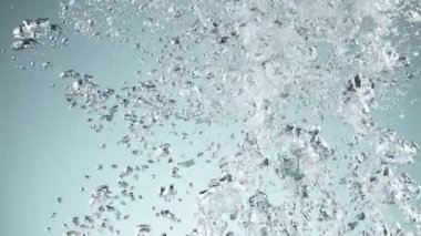 Kaynayan suyun çok yavaş hareket etmesi. Yüksek hızlı sinema kamerası, 1000 fps..
