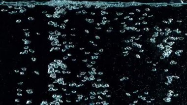 Kaynayan suyun çok yavaş hareket etmesi. Yüksek hızlı sinema kamerası, 1000 fps..