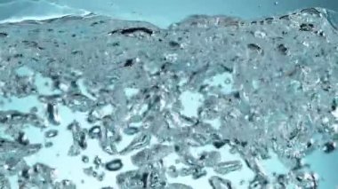 Kaynayan suyun çok yavaş hareket etmesi. Yüksek hızlı sinema kamerası, 1000 fps..