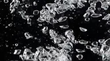 Kaynayan suyun çok yavaş hareket etmesi. Yüksek hızlı sinema kamerası, 1000 fps..