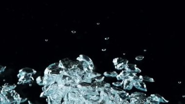 Kaynayan suyun çok yavaş hareket etmesi. Yüksek hızlı sinema kamerası, 1000 fps..