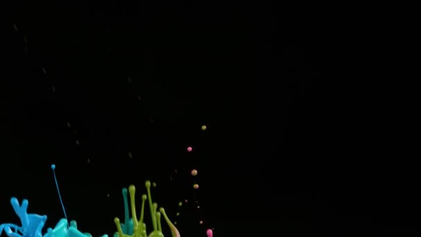 Сверхмедленное Движение Танцевальных Красок Выделяется Черном Фоне Съемки Камеру Высокоскоростного — стоковое видео
