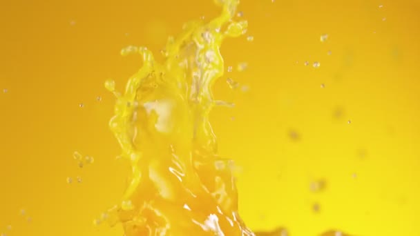 Szuper Lassított Mozgású Narancssárga Fröccsenés Narancssárga Háttér Nagysebességű Mozi Kamera — Stock videók