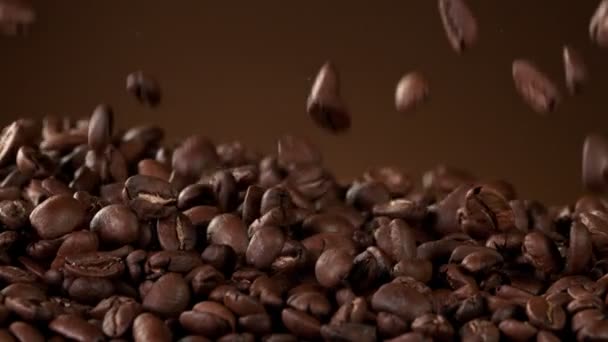 Super Slow Motion Chicchi Caffè Che Cadono Girato Cinepresa Alta — Video Stock