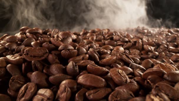 Movimento Super Lento Torrar Grãos Café Com Fumaça Filmado Câmera — Vídeo de Stock