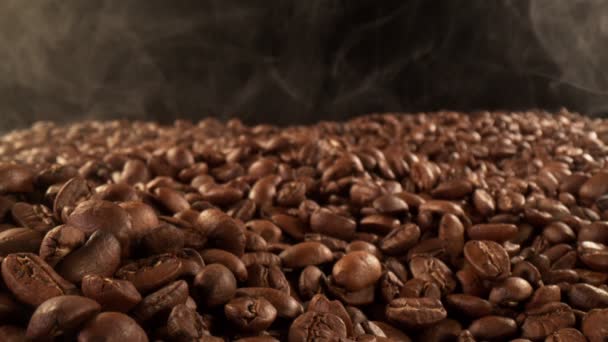 Super Slow Motion Chicchi Caffè Tostatura Con Fumo Girato Una — Video Stock