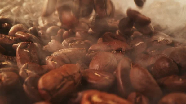 Caduta Chicchi Caffè Tostati Delizioso Sfondo Caffè — Foto Stock