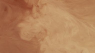 Kahve içeceğinin içine süt koymanın çok yavaş bir yolu. Yüksek hızlı sinema kamerası, 1000 fps..