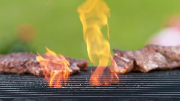 火烤架上的肉牛排运动极其缓慢 用高速相机拍摄 1000 Fps — 图库视频影像