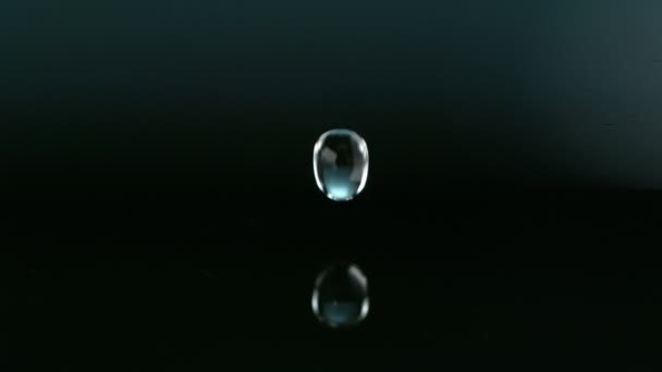 Super Slow Motion Goccia Acqua Gocciolante Filmato Con Lente Macro — Video Stock