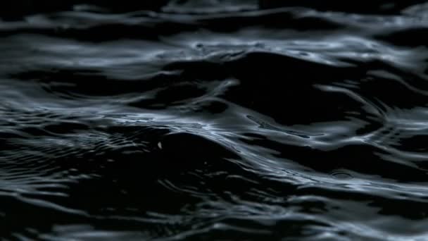 Σούπερ Αργή Κίνηση Των Σκοτεινών Κυμάτων Νερού Λεπτομέρεια Κινηματογραφήθηκε Κάμερα — Αρχείο Βίντεο