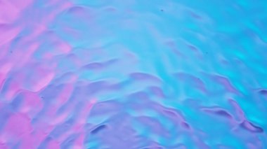 Neon ışıklardaki parlak dalgaların üst görüntüsünün soyut görüntüsü. Stüdyo çekimi.