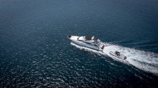 Vista Aerea Yacht Lusso Motoscafo Crociera Acque Profonde Dell Oceano — Foto Stock