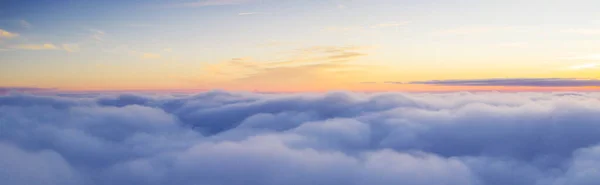 Πανοραμική Θέα Πάνω Από Σύννεφα Όμορφο Ηλιοβασίλεμα Αεροπλάνο — Φωτογραφία Αρχείου