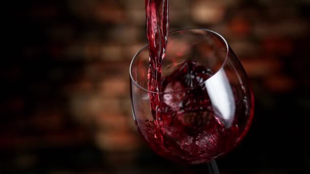 Super Slow Motion Versare Vino Rosso Nel Bicchiere Dettaglio Effetto — Video Stock