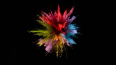 Siyah arka planda izole edilmiş süper yavaş renkli barut patlaması. Yüksek hızlı sinema kamerası, 1000fps.