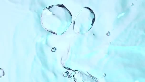 水しぶきの超スローモーション クローズアップ トップビュー 新鮮な抽象的なアクアの背景 高速フィルムカメラで撮影しました — ストック動画