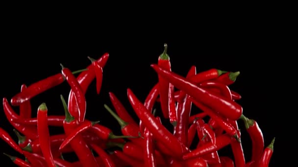 Super Slow Motion Flying Red Hot Chilli Peppers Filmado Cámara — Vídeo de stock