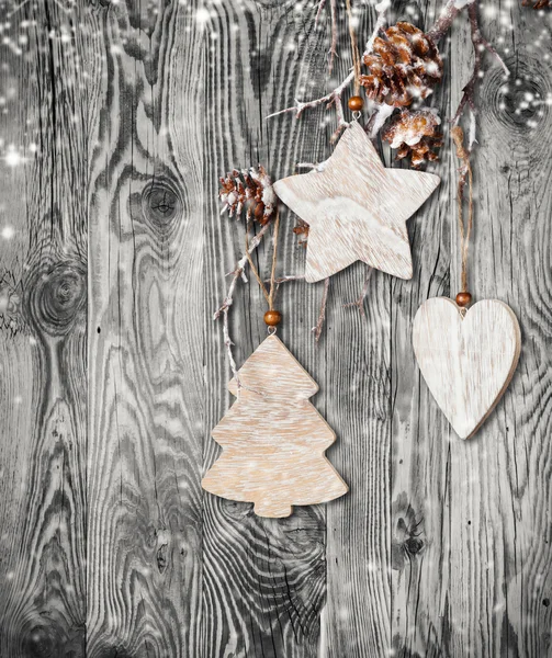 Ručně vyráběné tradiční vánoční dekorace na dřevo — Stock fotografie