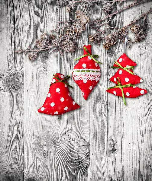 Χειροποίητα παραδοσιακά Χριστούγεννα διακόσμηση σε ξύλο — Φωτογραφία Αρχείου