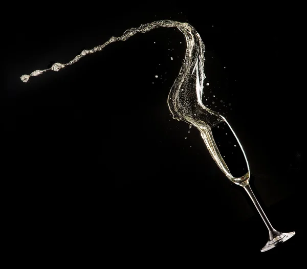 Copo de champanhe no fundo preto — Fotografia de Stock