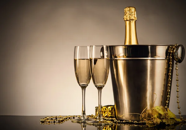 Tema de la celebración con champán bodegón — Foto de Stock